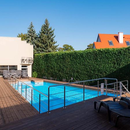 Hotel Vesiroos パルヌ エクステリア 写真