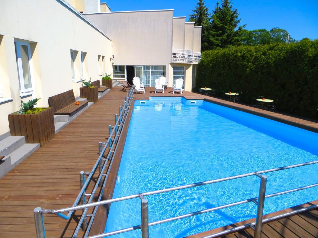 Hotel Vesiroos パルヌ エクステリア 写真