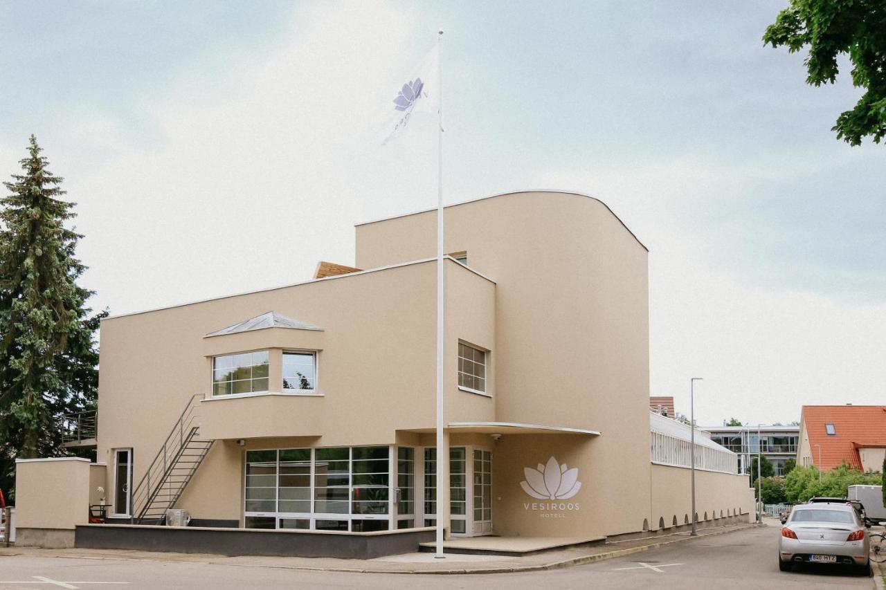 Hotel Vesiroos パルヌ エクステリア 写真