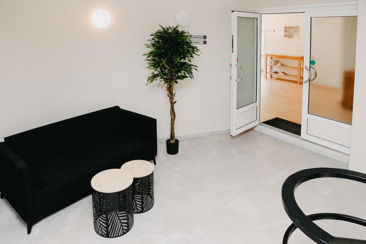Hotel Vesiroos パルヌ エクステリア 写真