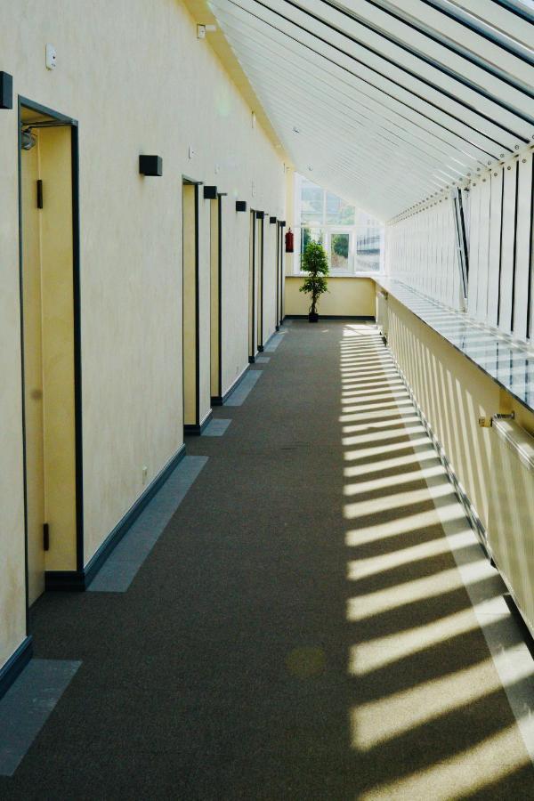 Hotel Vesiroos パルヌ エクステリア 写真