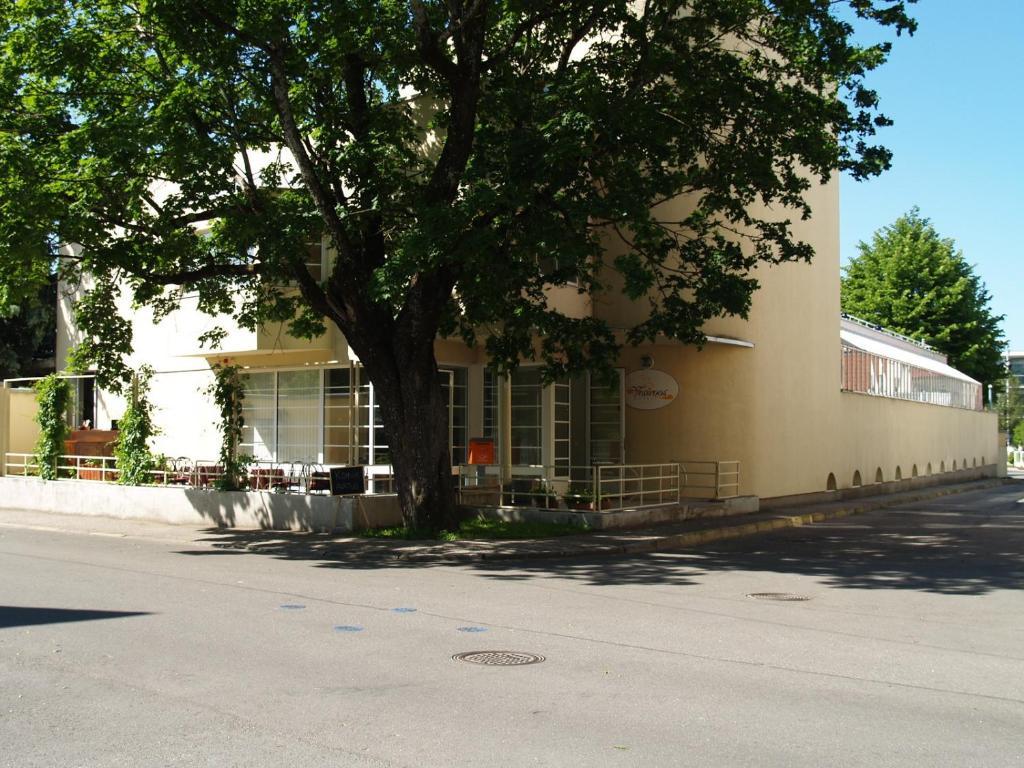 Hotel Vesiroos パルヌ エクステリア 写真