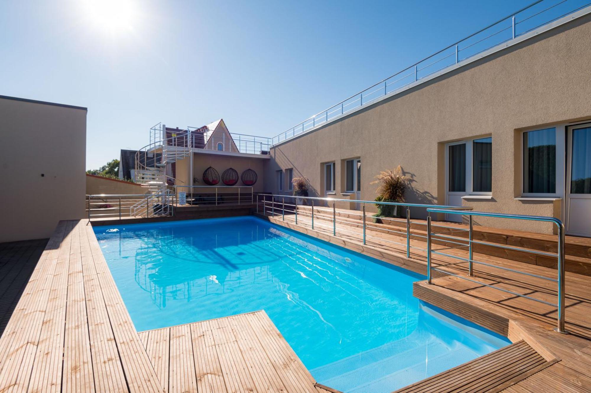 Hotel Vesiroos パルヌ エクステリア 写真