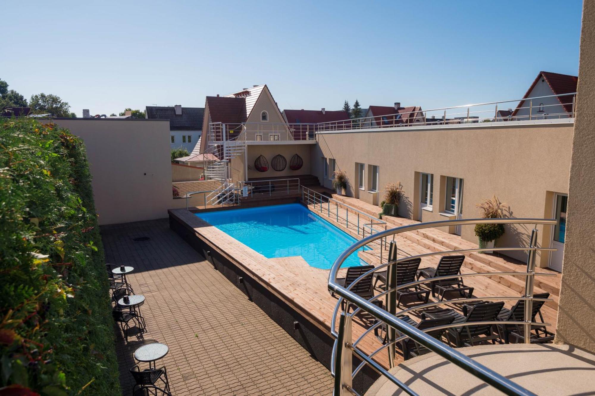 Hotel Vesiroos パルヌ エクステリア 写真